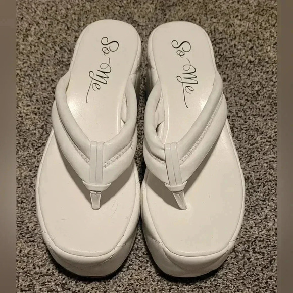 So Me White Platform Quilted Platform Thong Sandals Womens Size 8.5 - Picture 4 of 7